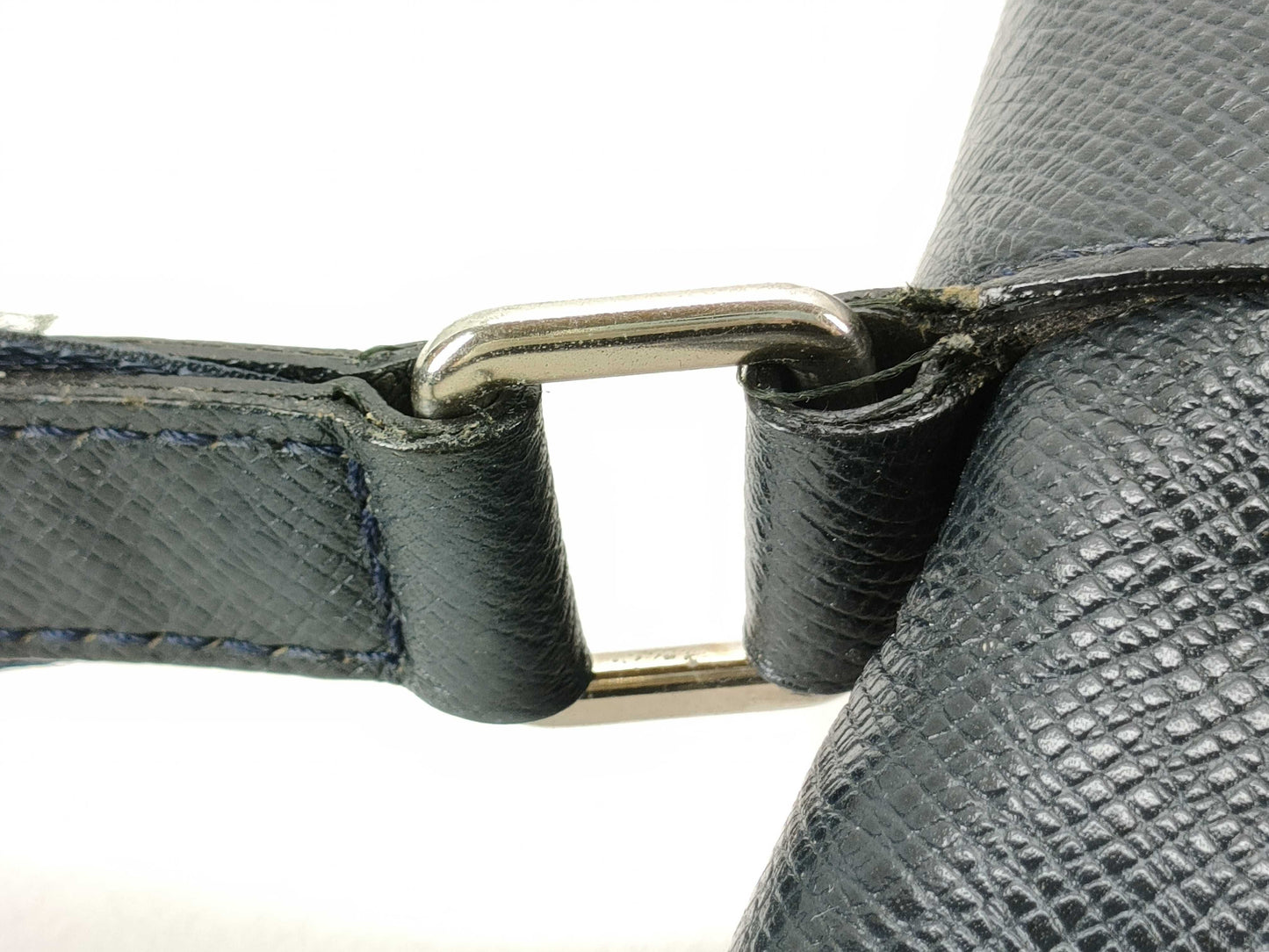 LOUIS VUITTON Taiga Sasha Shoulder Bag Crossbody Bag