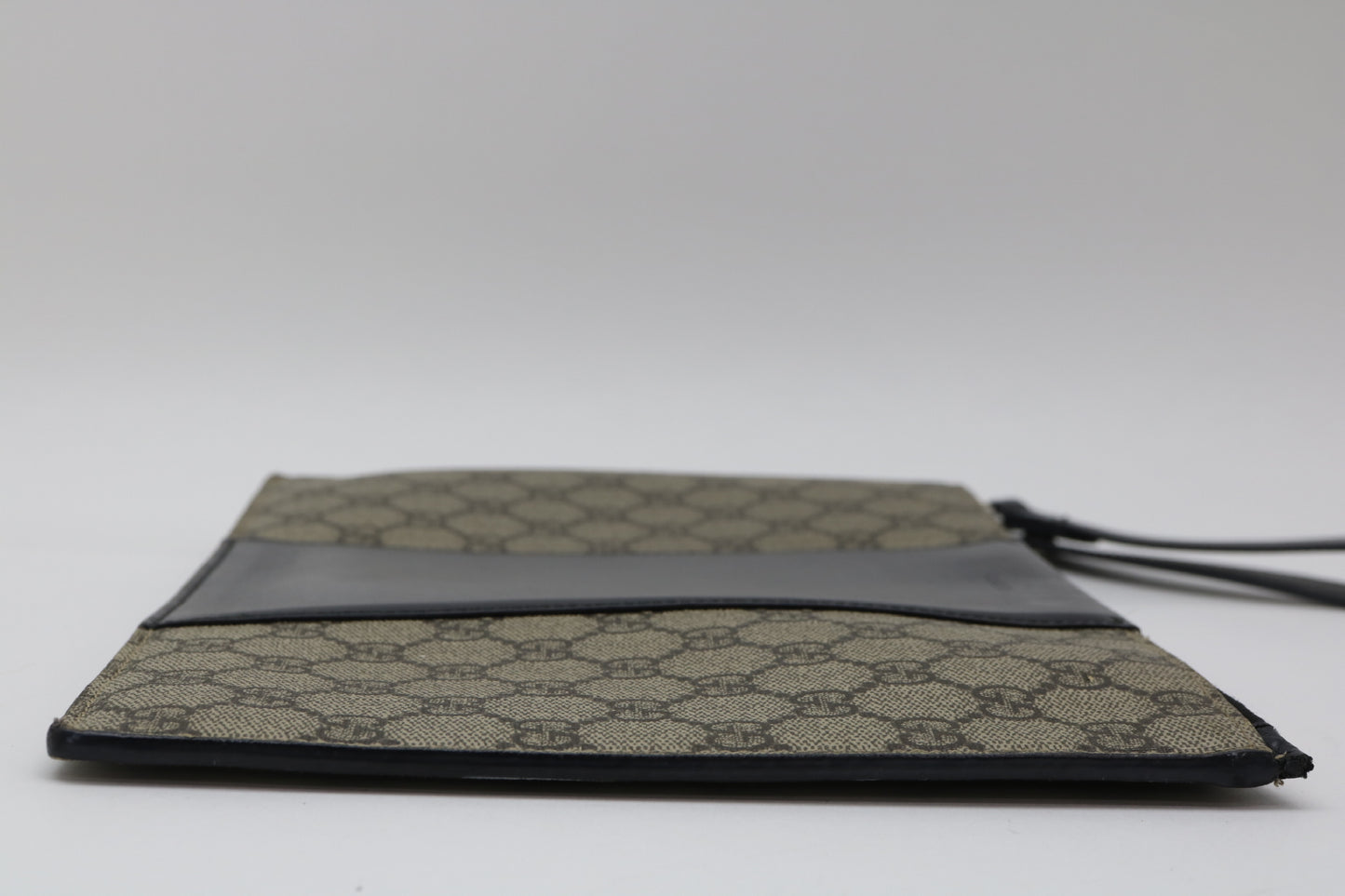 GUCCI GG Supreme GG Supreme Clutch Bag