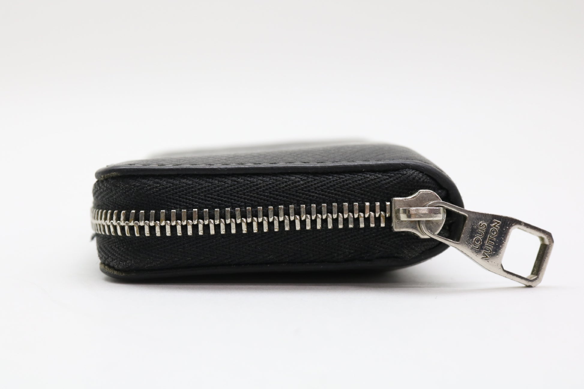 LOUIS VUITTON Taiga Taiga Coin Case