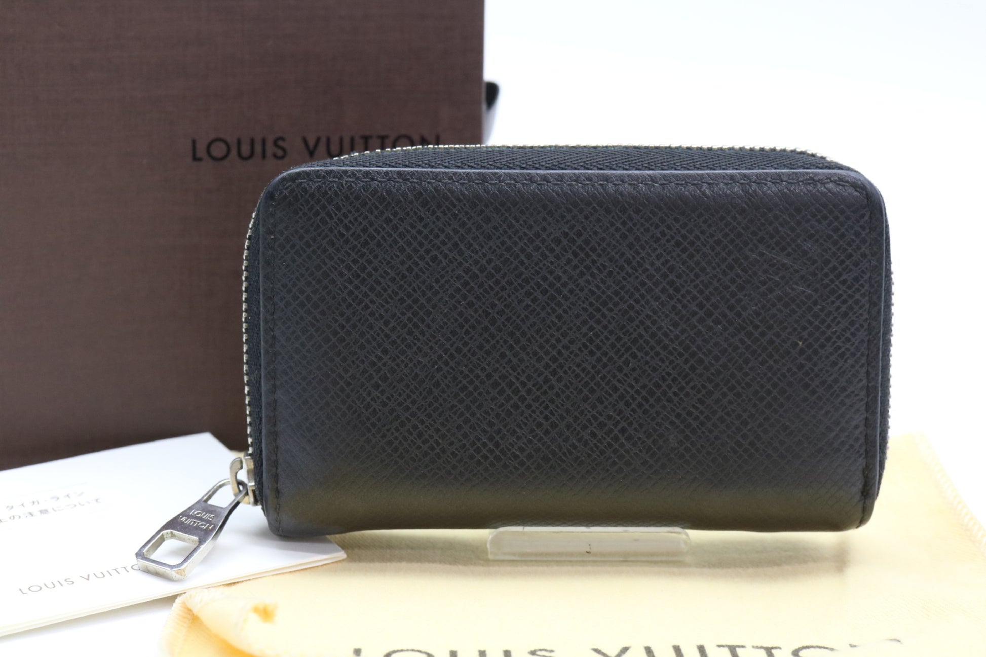 LOUIS VUITTON Taiga Taiga Coin Case