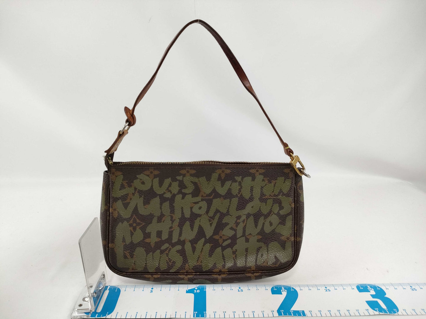 LOUIS VUITTON Monogram Graffiti LOUIS VUITTON Graffiti M92191 Pochette Accessoires Handbag Pouch