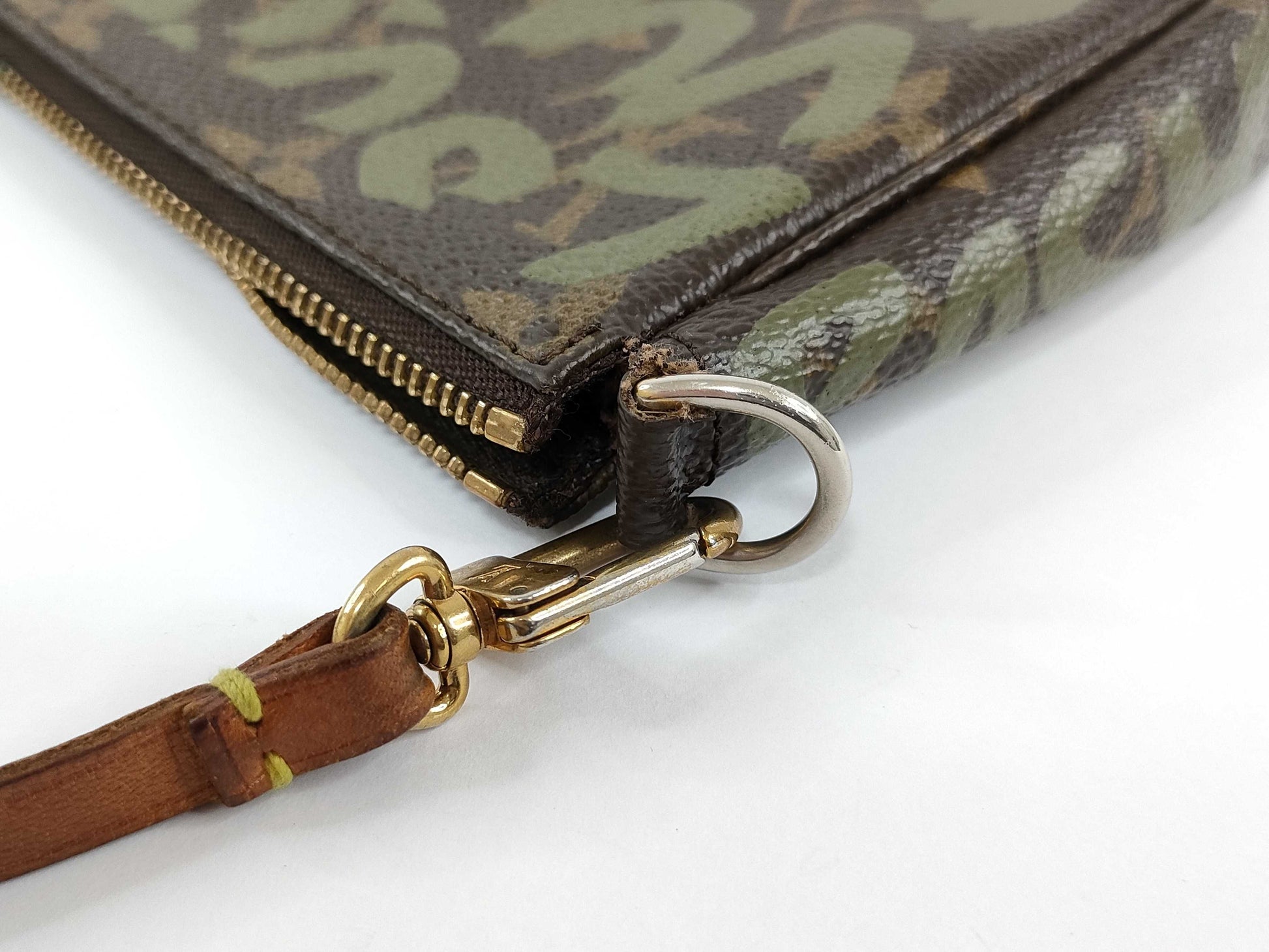 LOUIS VUITTON Monogram Graffiti LOUIS VUITTON Graffiti M92191 Pochette Accessoires Handbag Pouch