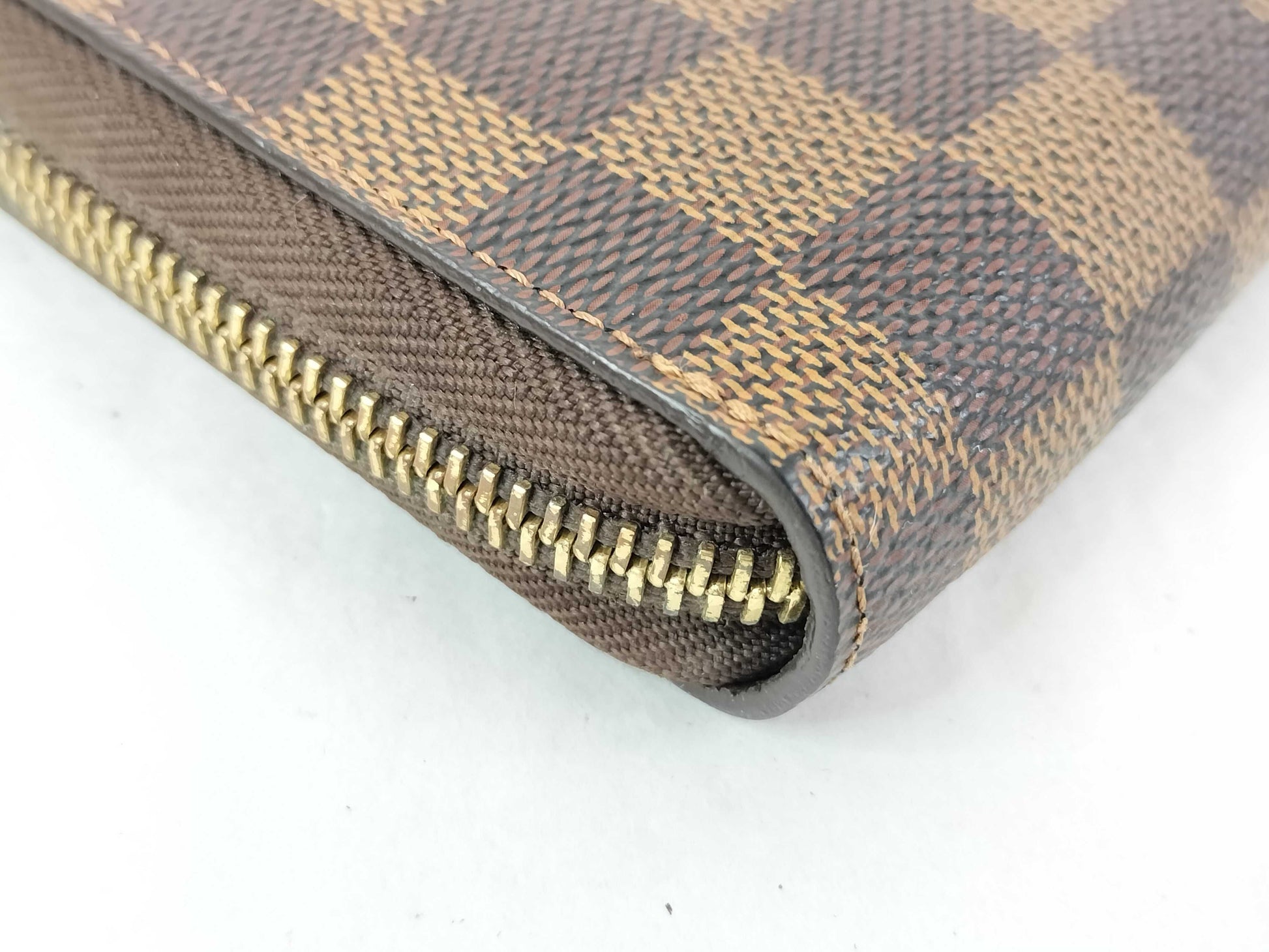 LOUIS VUITTON Damier Zippy Organizer Wallet 