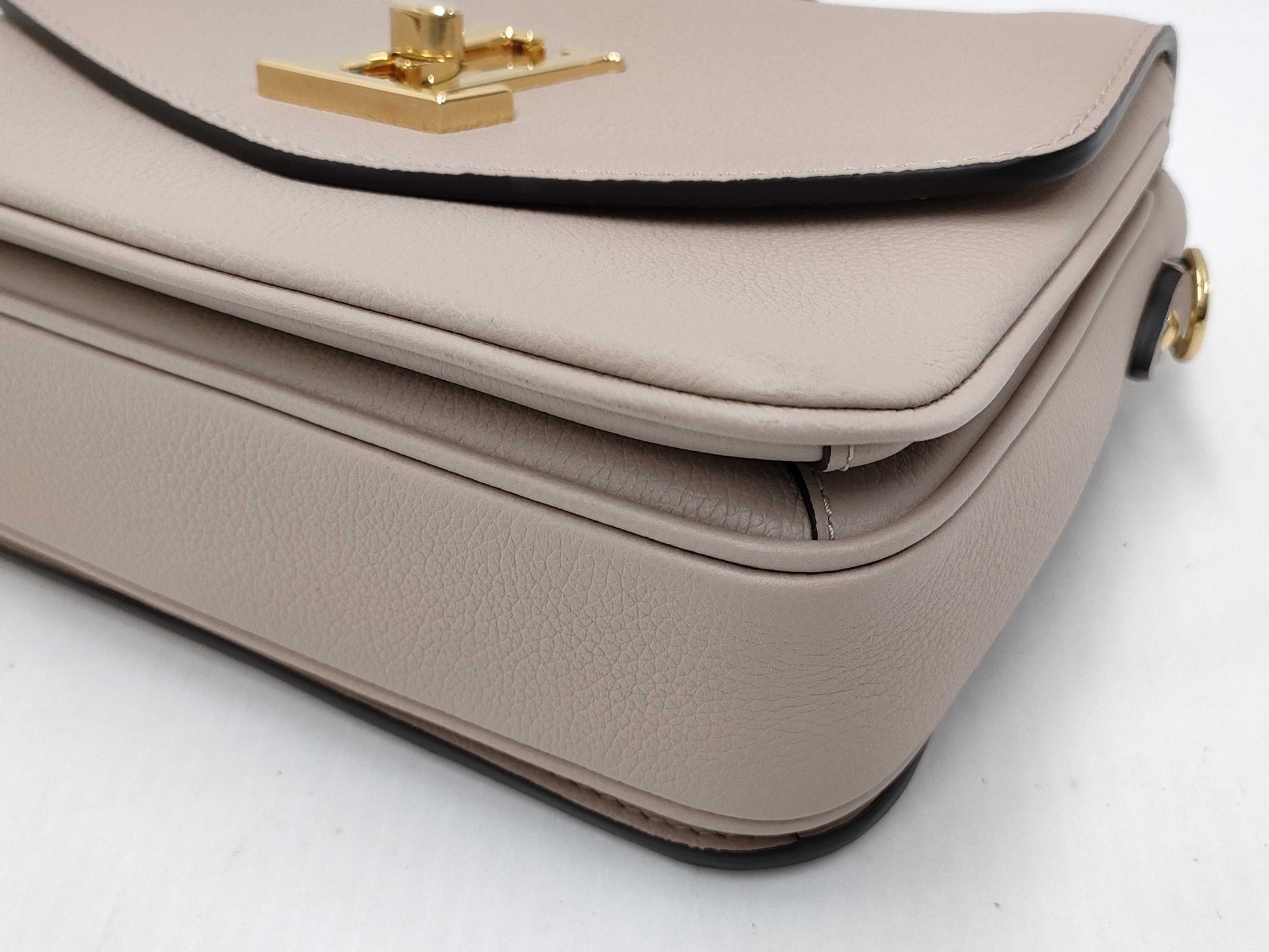 LOUIS VUITTON Limited Edition LV Lockme Oxford Handbag M22792 Includes Box, Bag, and Shoulder Strap