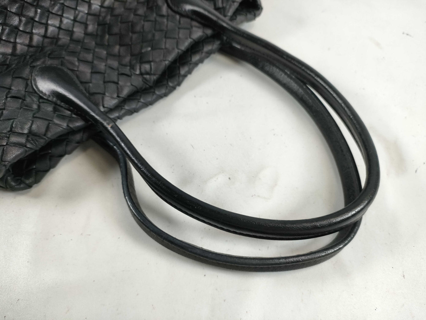 BOTTEGA VENETA Intrecciato Leather Bucket Black Tote Bag