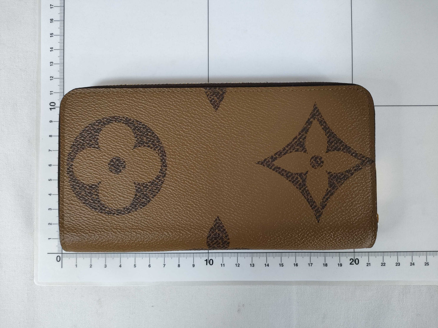 LOUIS VUITTON Monogram Giant Wallet [Model Number] M69353 [Serial Number] RFID Verified LU0271 Wallet