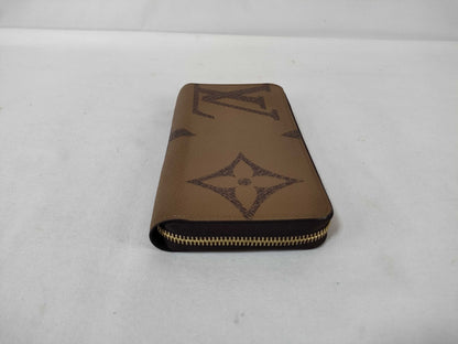LOUIS VUITTON Monogram Giant Wallet [Model Number] M69353 [Serial Number] RFID Verified LU0271 Wallet