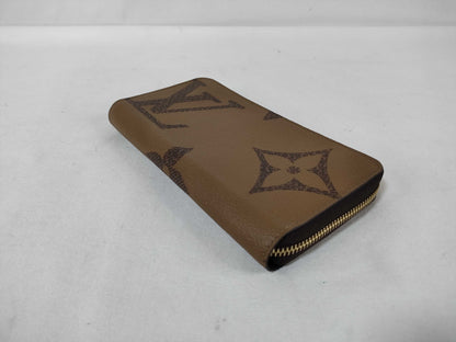 LOUIS VUITTON Monogram Giant Wallet [Model Number] M69353 [Serial Number] RFID Verified LU0271 Wallet