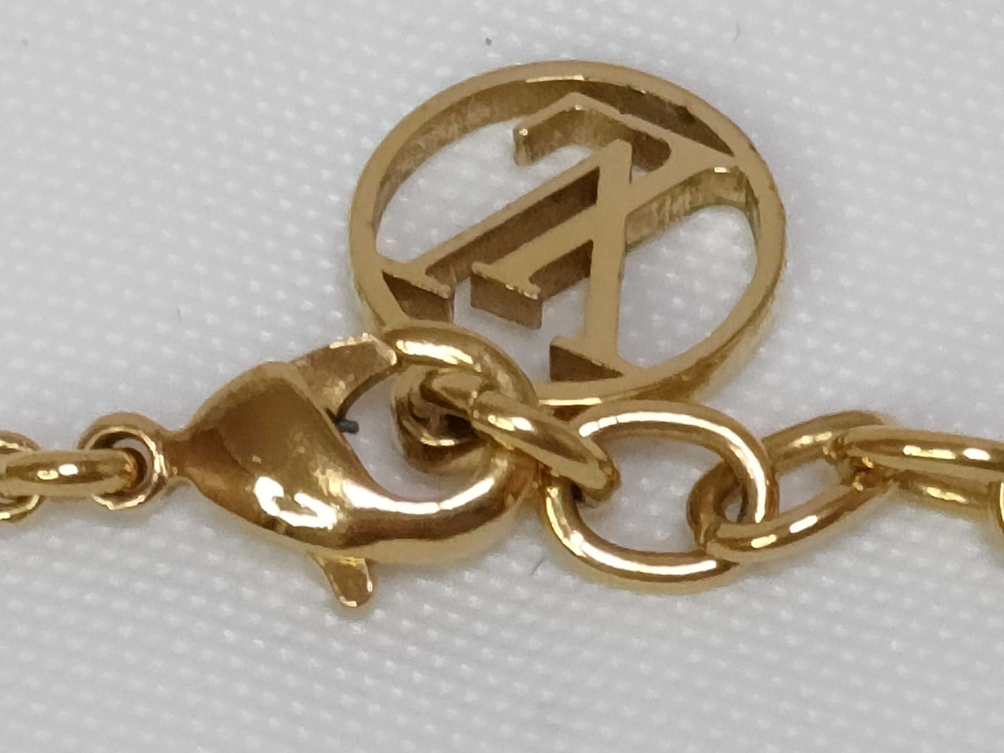 LOUIS VUITTON LV Essential V Necklace Necklace