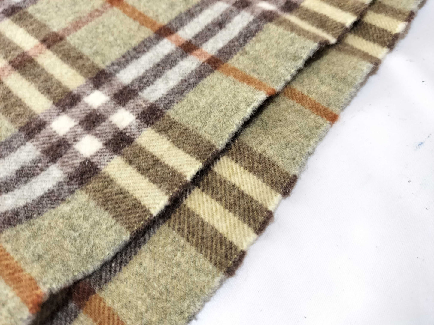 Burberrys Fringe Scarf, Nova Check, Made in England, 100% Lambswool, Green Scarf