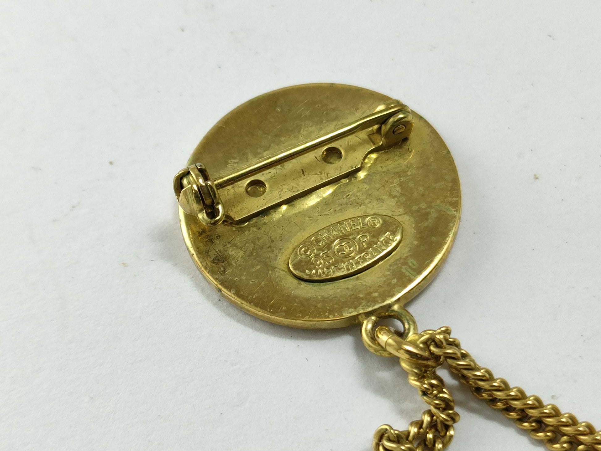 CHANEL bag brooch engraved 95 P brooch
