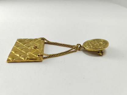 CHANEL bag brooch engraved 95 P brooch
