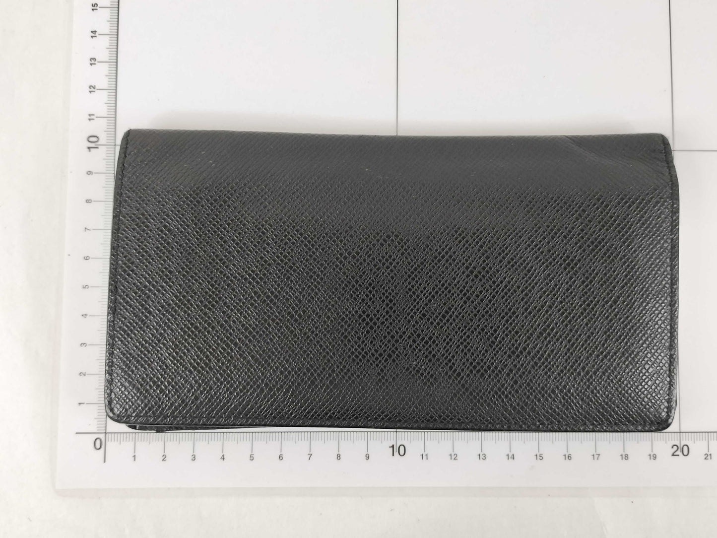 LOUIS VUITTON Taiga Portefeuille Brazza M32572 MB0139 Wallet