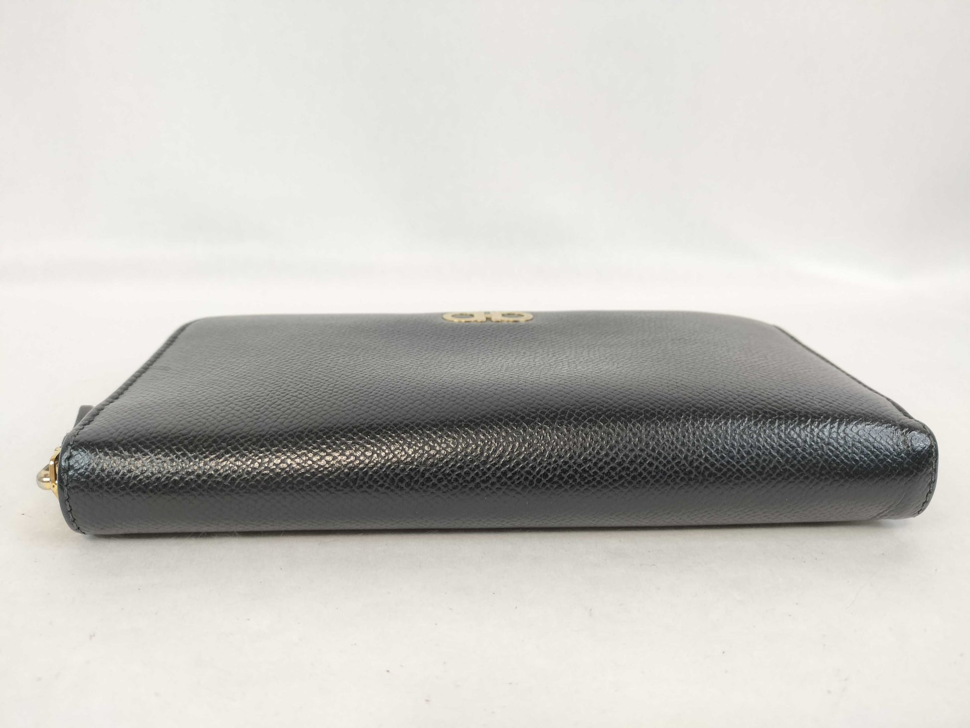 Salvatore Ferragamo Salvatore Ferragamo Round Zip Wallet Black Leather Gancini Wallet