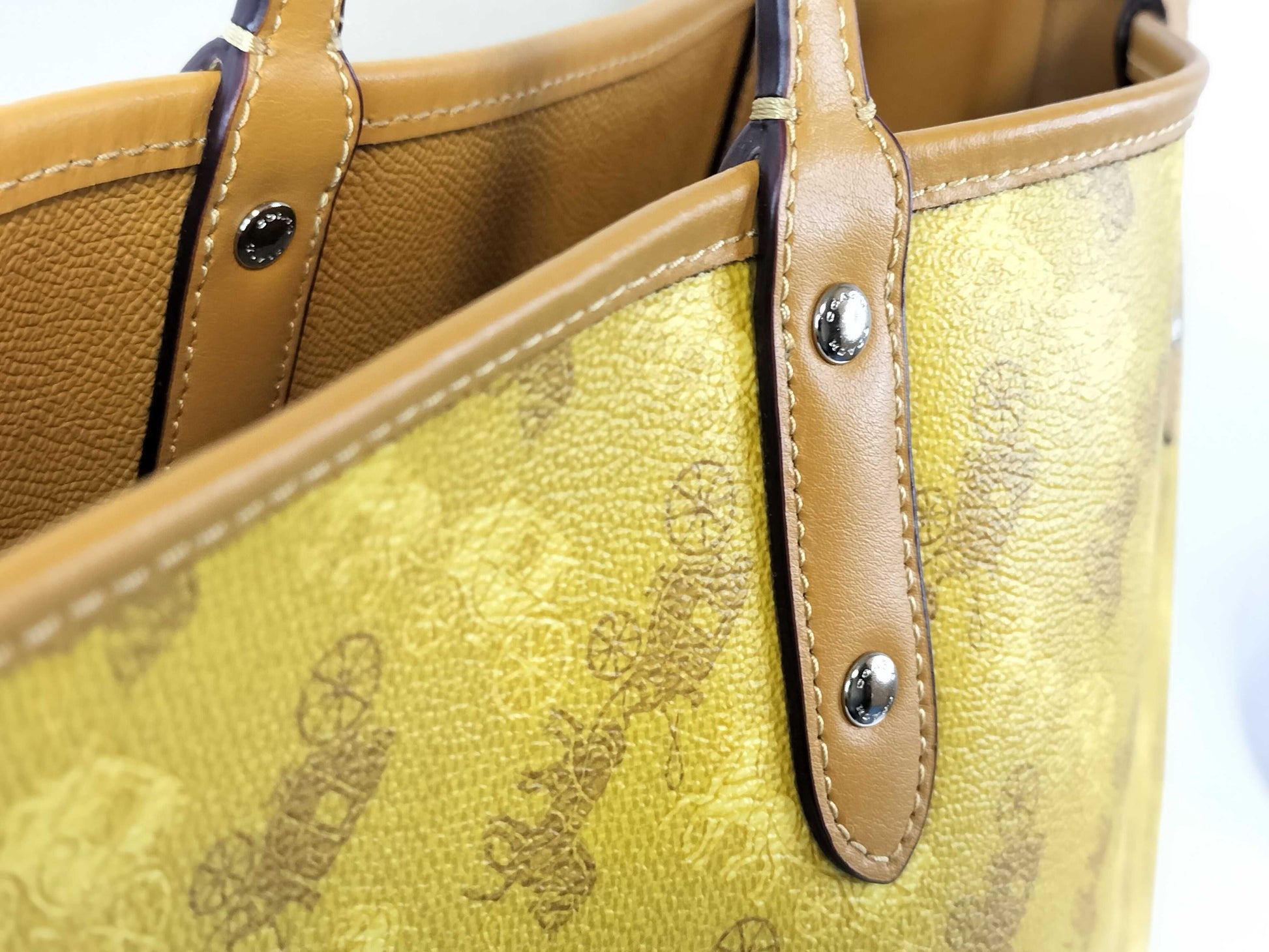 COACH Horse and Carriage Tote Bag in Yellow Multi Leather F82134