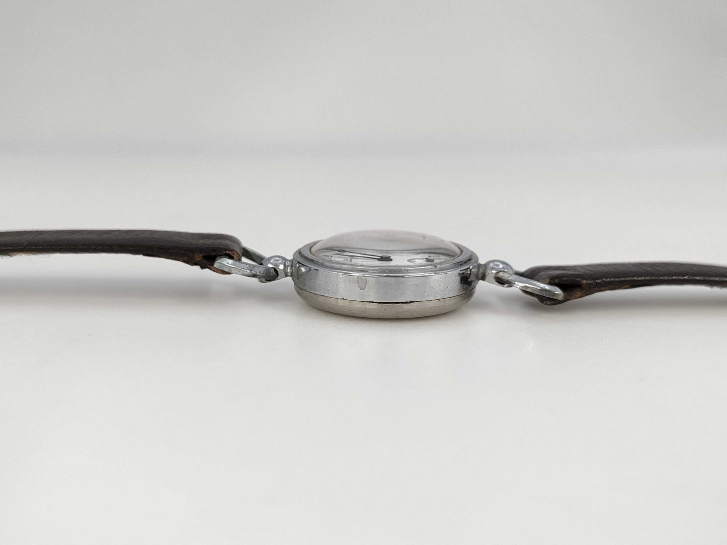 Manual winding non-moving ladies' watch