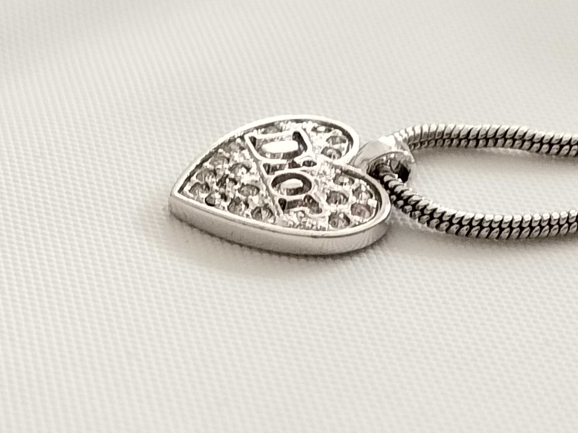 Dior Dior Heart Logo Silver Color Necklace Necklace Necklace