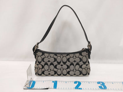 COACH Signature One-Shoulder Bag B05N 6371