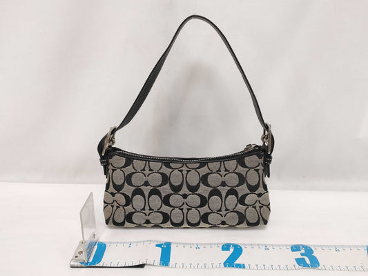 COACH Signature One-Shoulder Bag B05N 6371