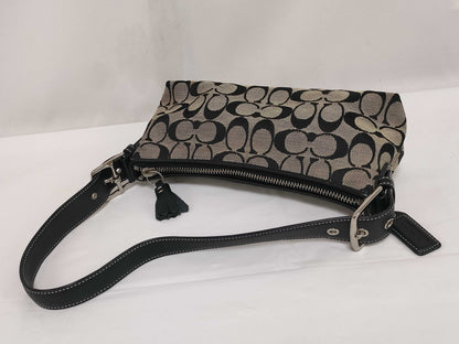 COACH Signature One-Shoulder Bag B05N 6371