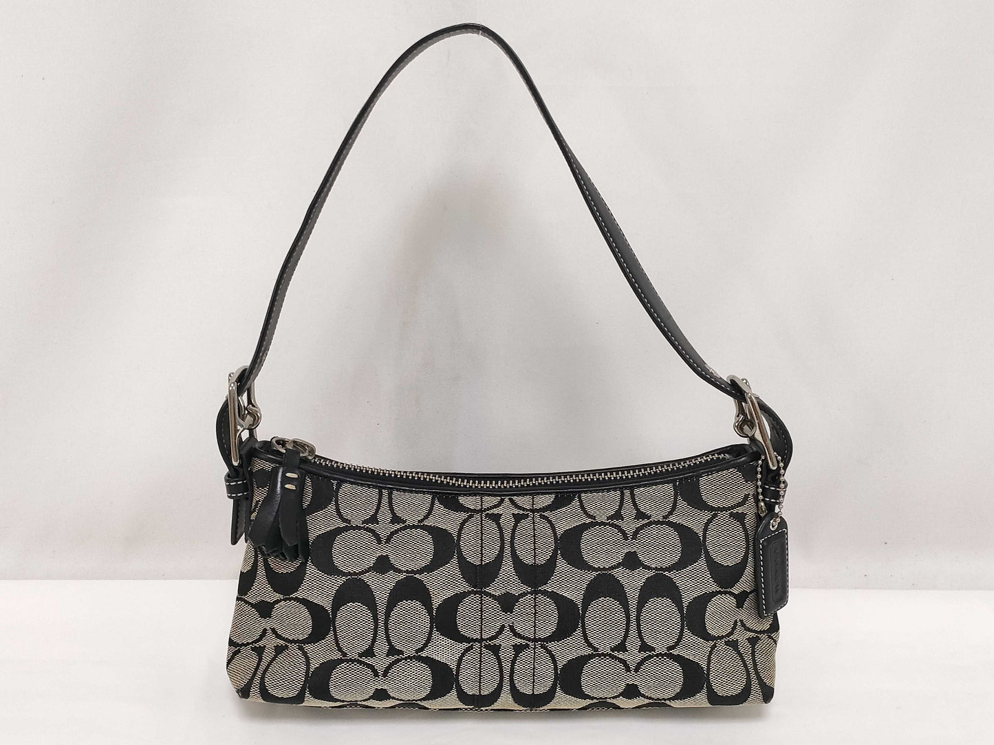 COACH Signature One-Shoulder Bag B05N 6371