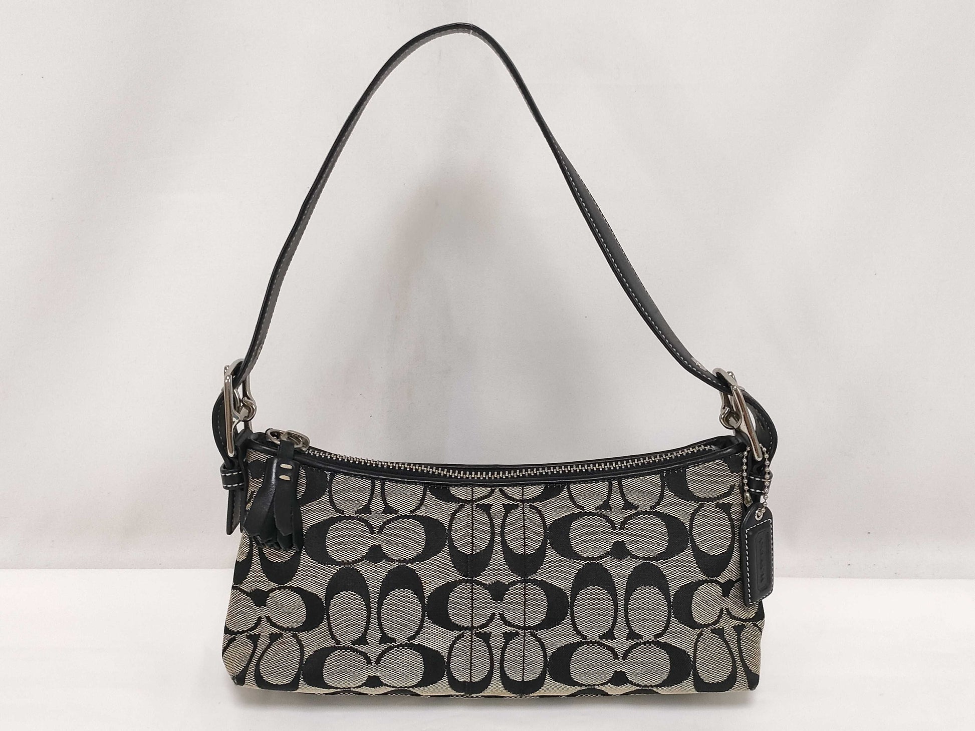 COACH Signature One-Shoulder Bag B05N 6371