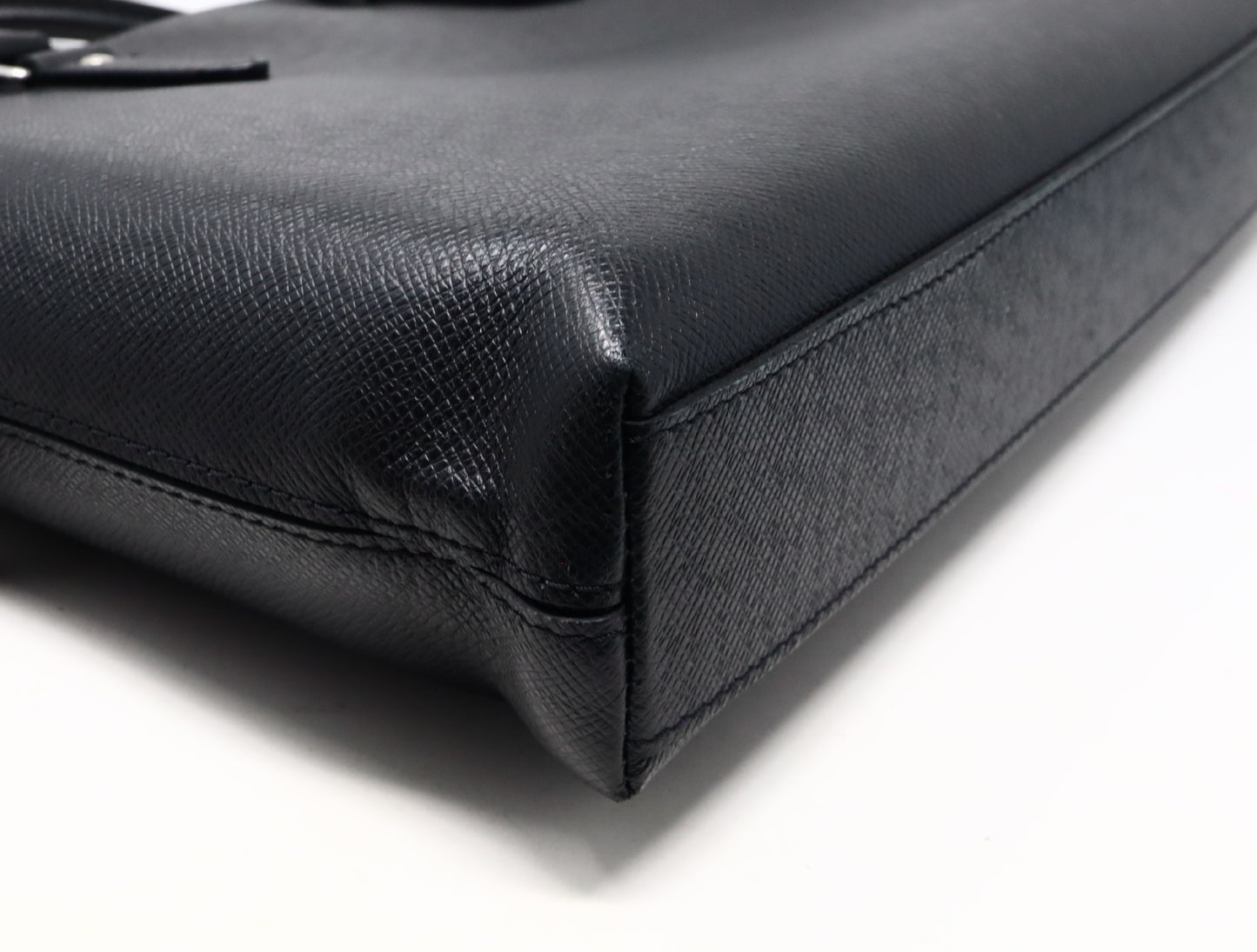 LOUIS VUITTON Taiga Slim Briefcase M30810 Business Bag