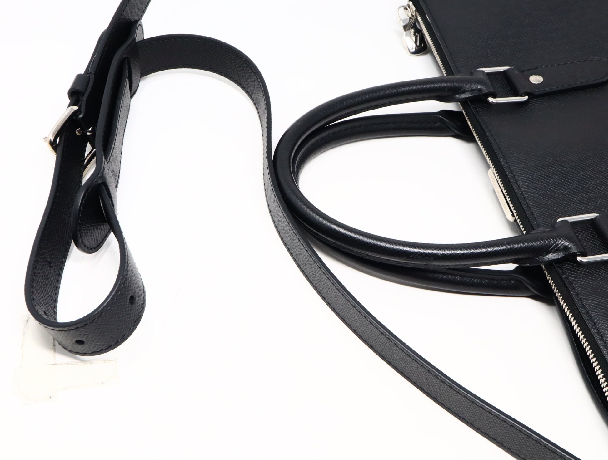 LOUIS VUITTON Taiga Slim Briefcase M30810 Business Bag