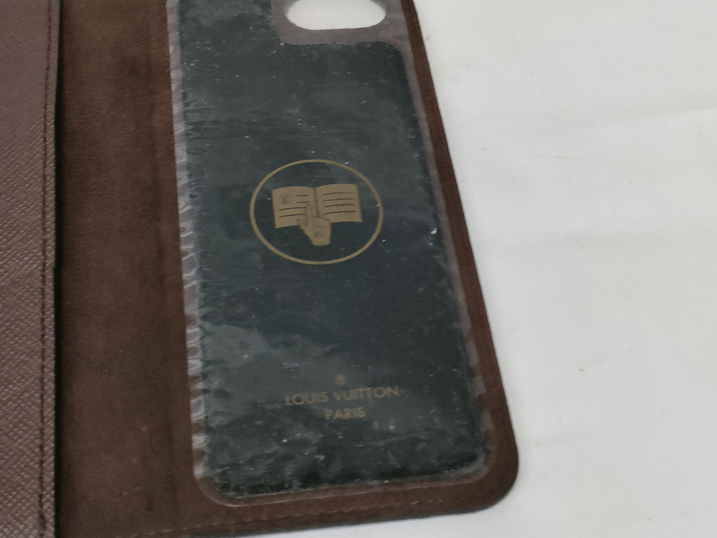 LOUIS VUITTON Louis Vuitton smartphone cases and other accessories