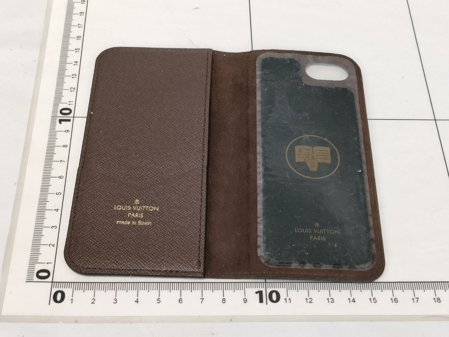 LOUIS VUITTON Louis Vuitton smartphone cases and other accessories