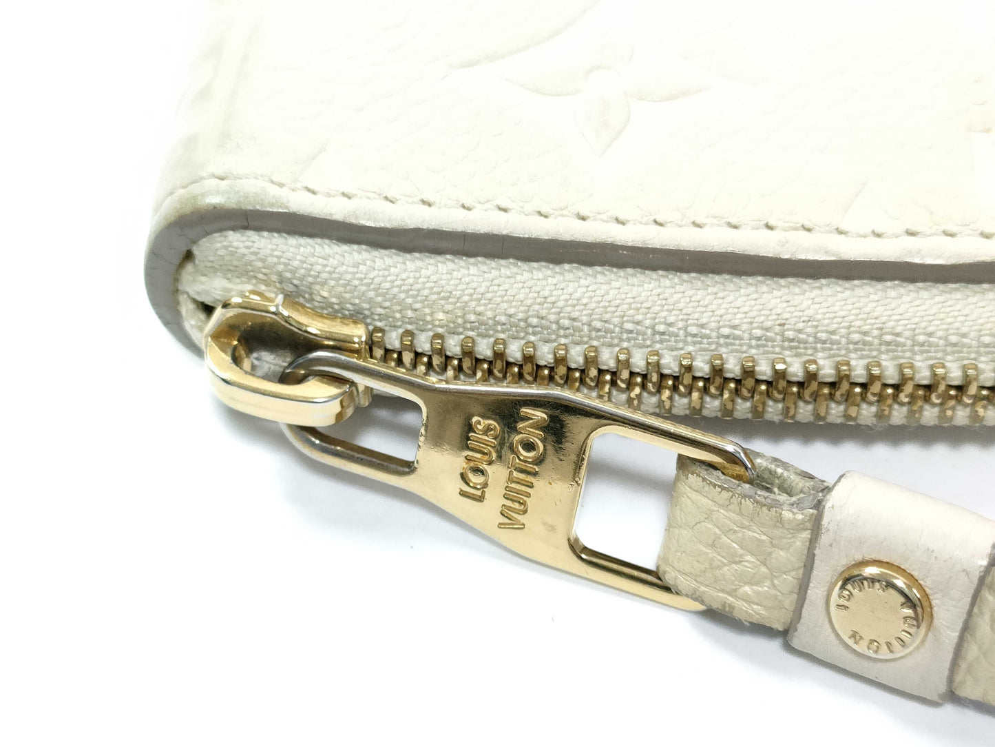 LOUIS VUITTON Monogram Empreinte Louis Vuitton Empreinte Secretron Zippy Long Wallet White M69142 Wallet