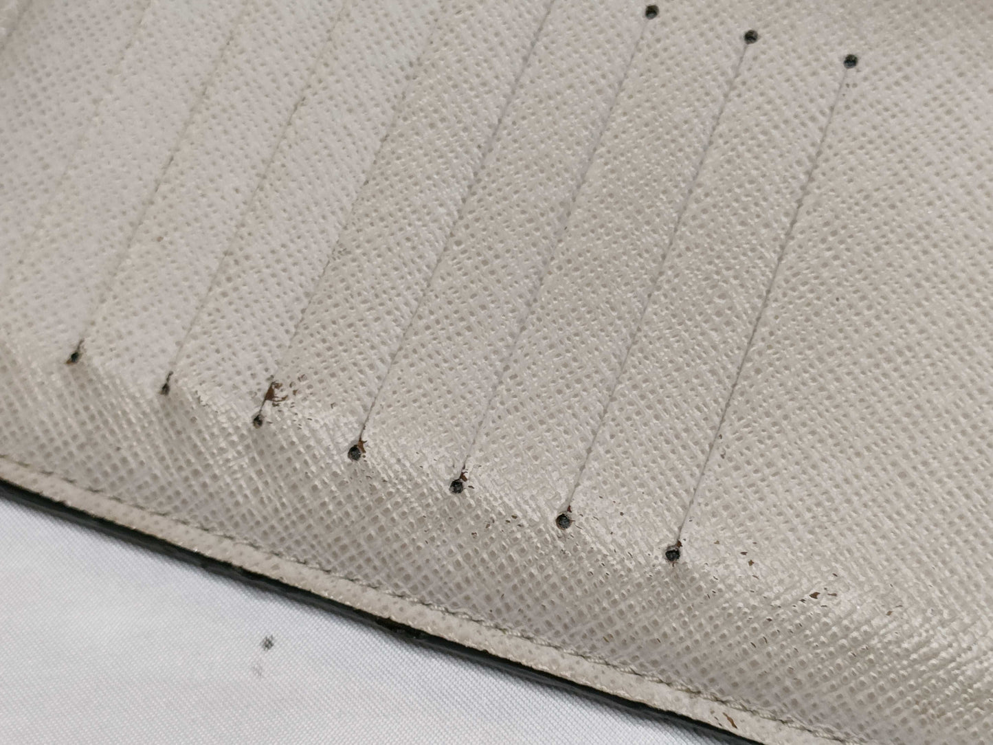 LOUIS VUITTON Taiga Rama Portefeuille Brazza NM White Blanc Long Wallet M30889 Wallet