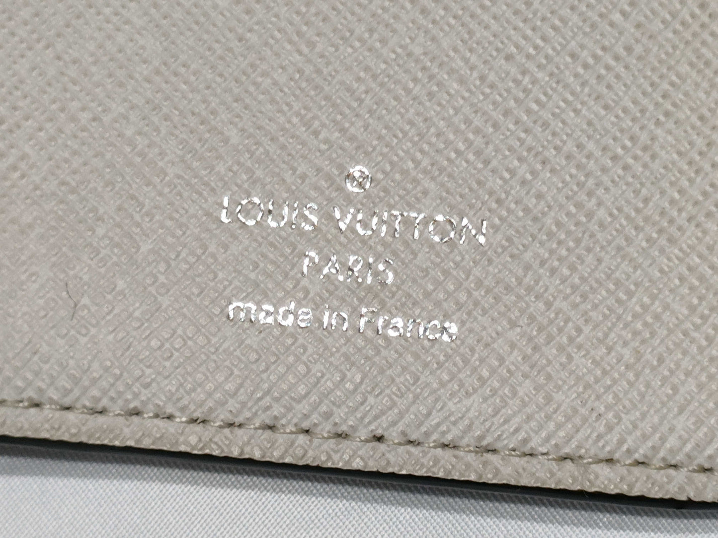 LOUIS VUITTON Taiga Rama Portefeuille Brazza NM White Blanc Long Wallet M30889 Wallet