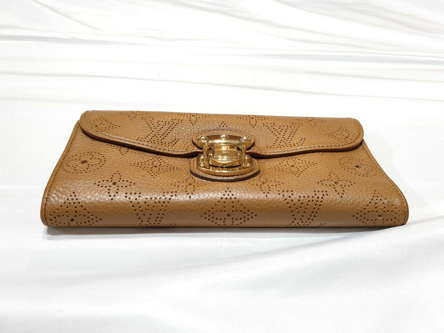 LOUIS VUITTON Mahina Portefeuille Amelia Beige Tri-fold Long Wallet M95995 Wallet