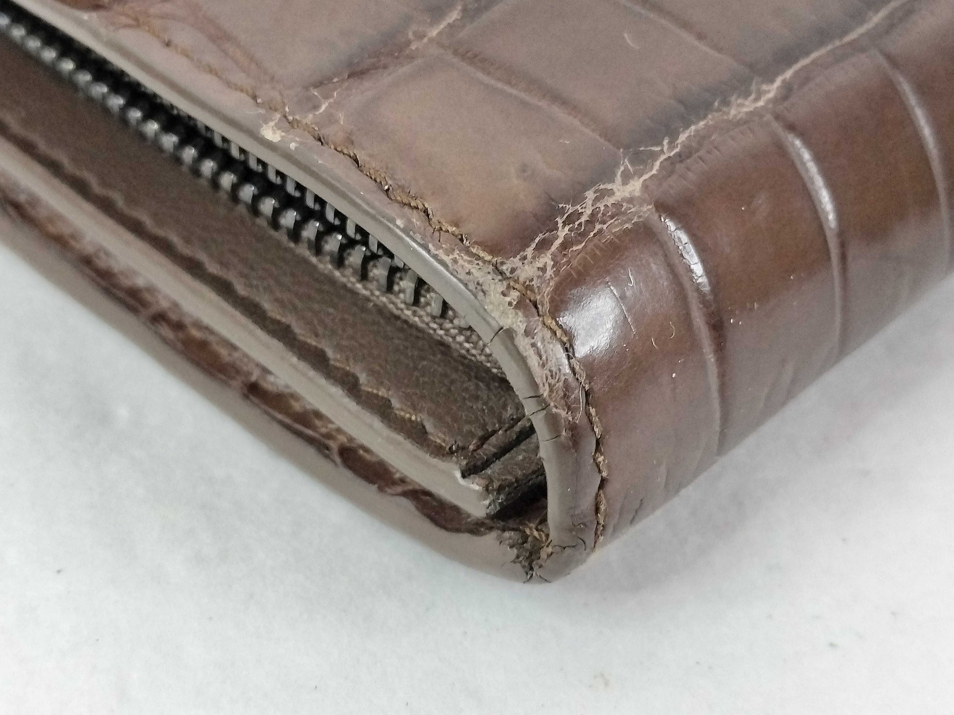 BOTTEGA VENETA Bottega Veneta long wallet, crocodile leather, brown.