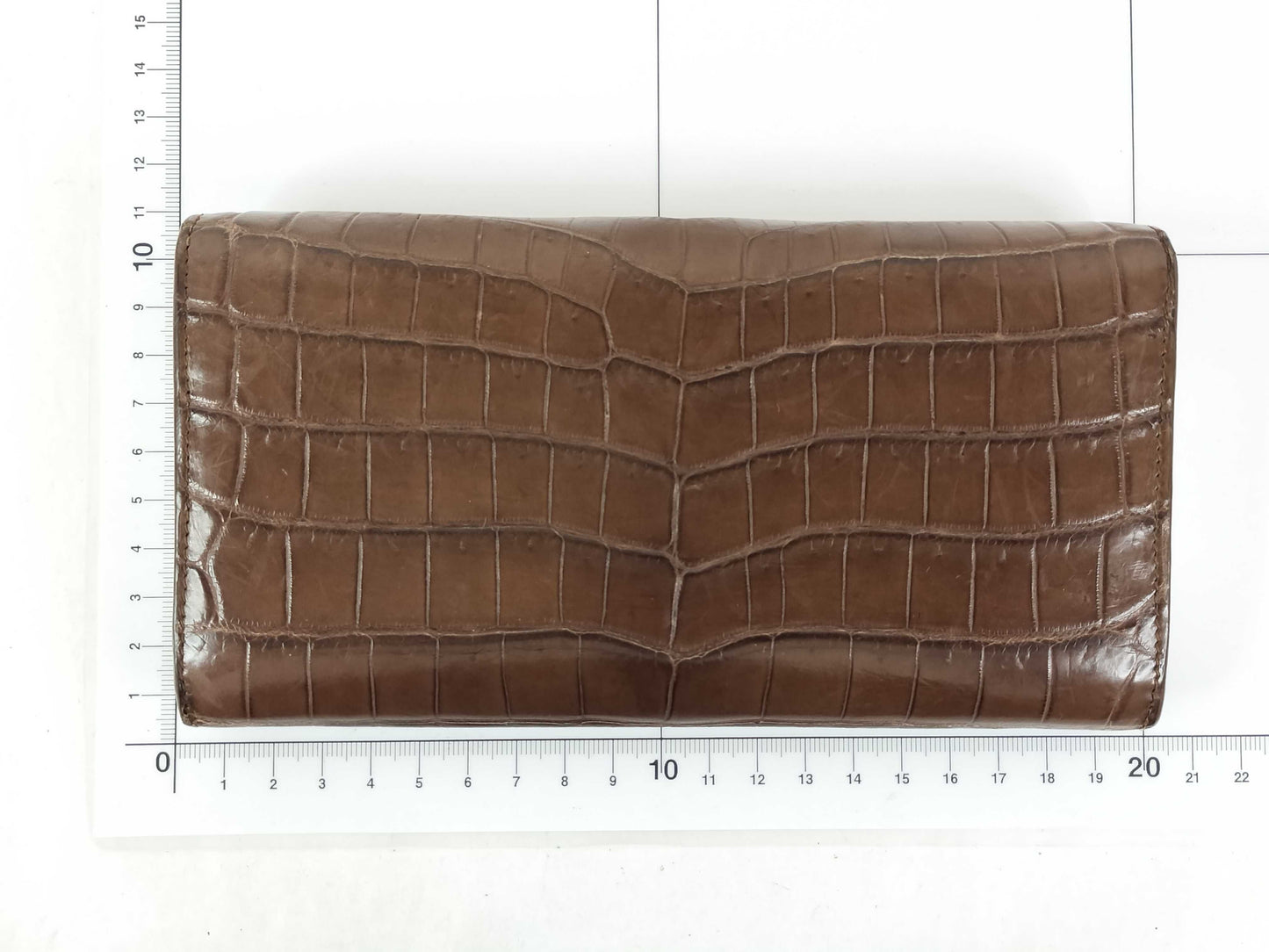 BOTTEGA VENETA Bottega Veneta long wallet, crocodile leather, brown.