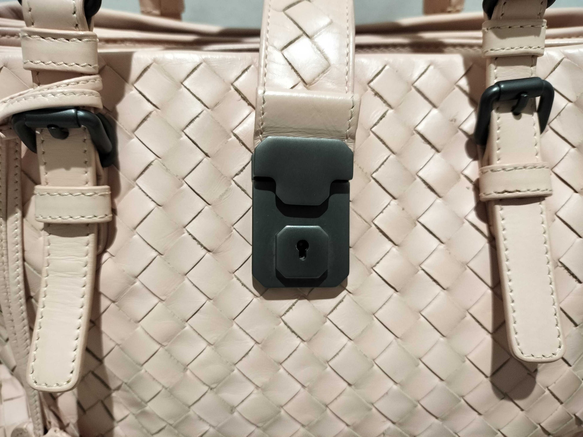 BOTTEGA VENETA Intrecciato Bottega Veneta Intrecciato Roma Handbag