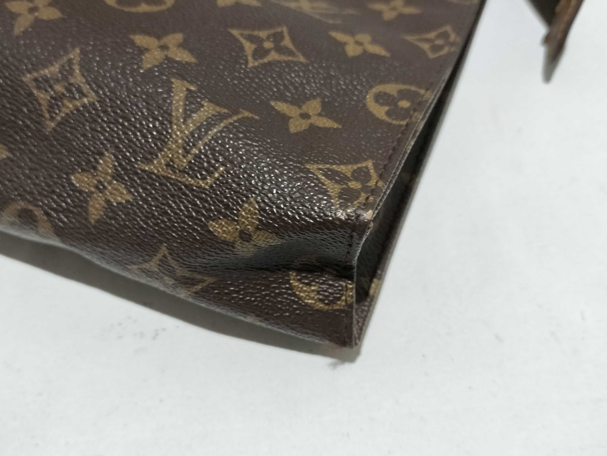 LOUIS VUITTON Monogram Poche Toilette 25 Pouch