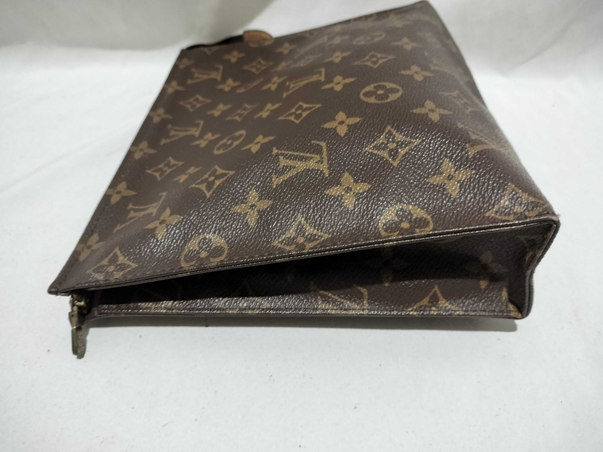 LOUIS VUITTON Monogram Poche Toilette 25 Pouch