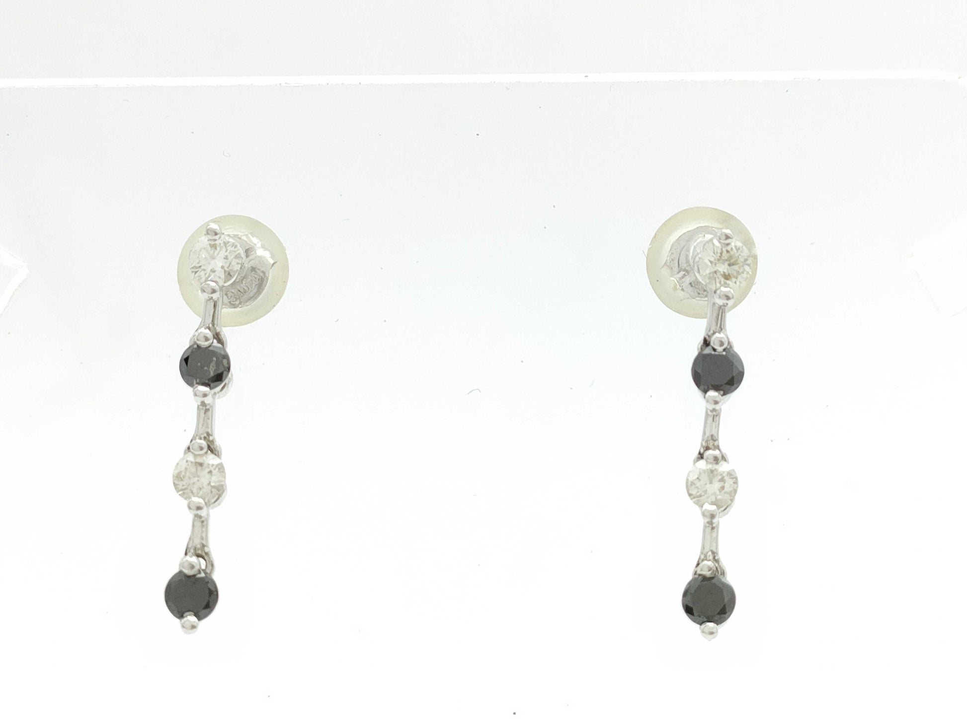 D0.26/026ct K18WG 1.4g Earrings 