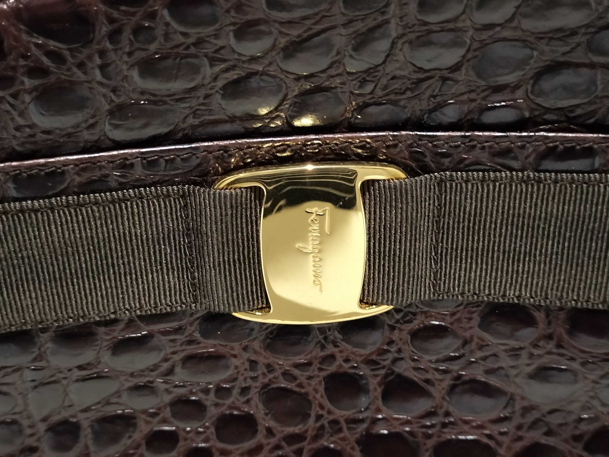 Salvatore Ferragamo Vara Shoulder Bag Crocodile Shoulder Bag