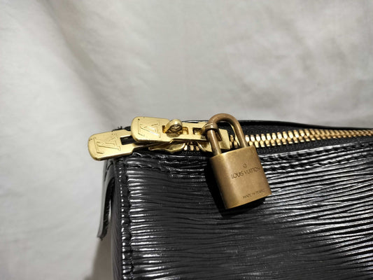 LOUIS VUITTON Epi Louis Vuitton Keepall 50 Black Boston Bag