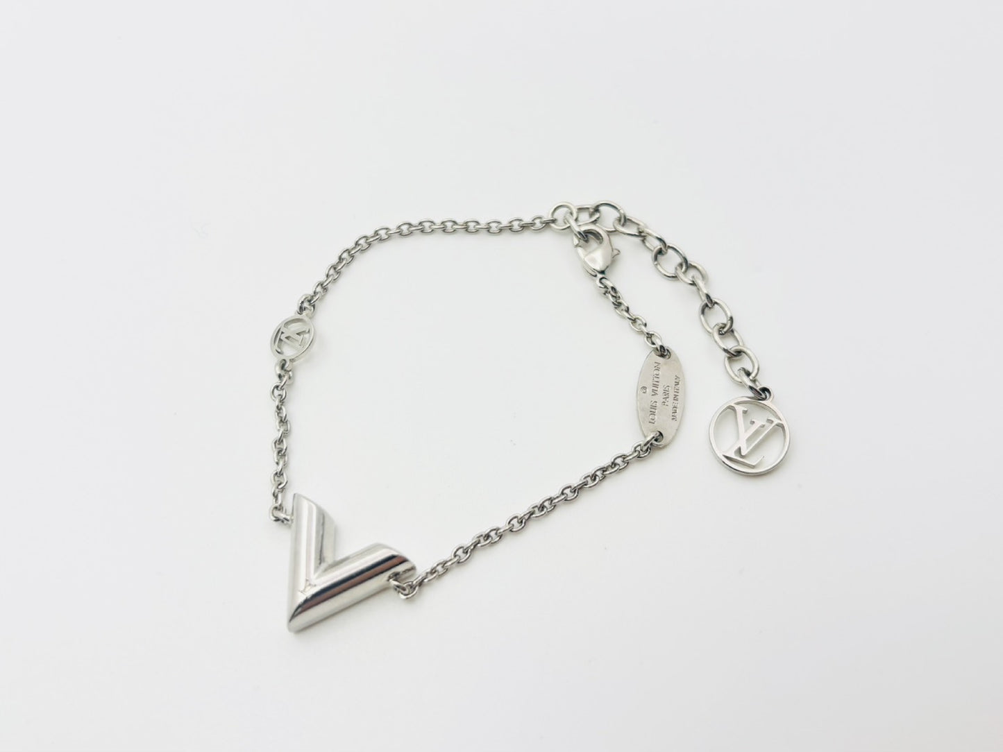 LOUIS VUITTON Essential V Bracelet, Silver, M63198, LE0179