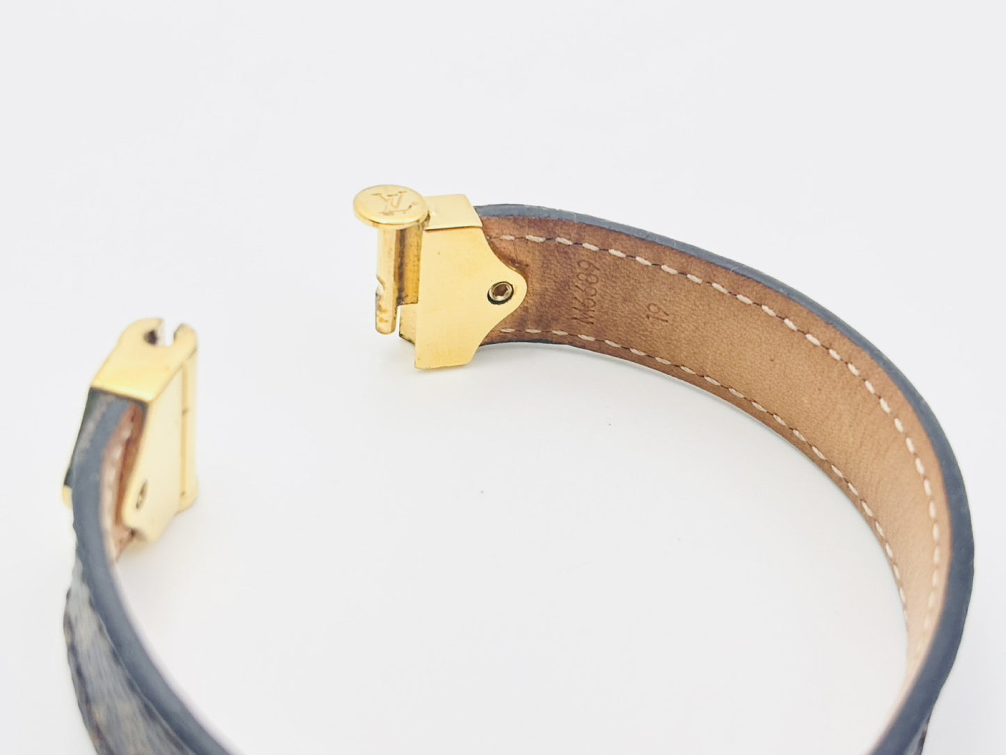 LOUIS VUITTON Monogram Spirit Bracelet M6689 PVC and Leather #19 Brown Monogram BC2158 Bracelet/Bangle