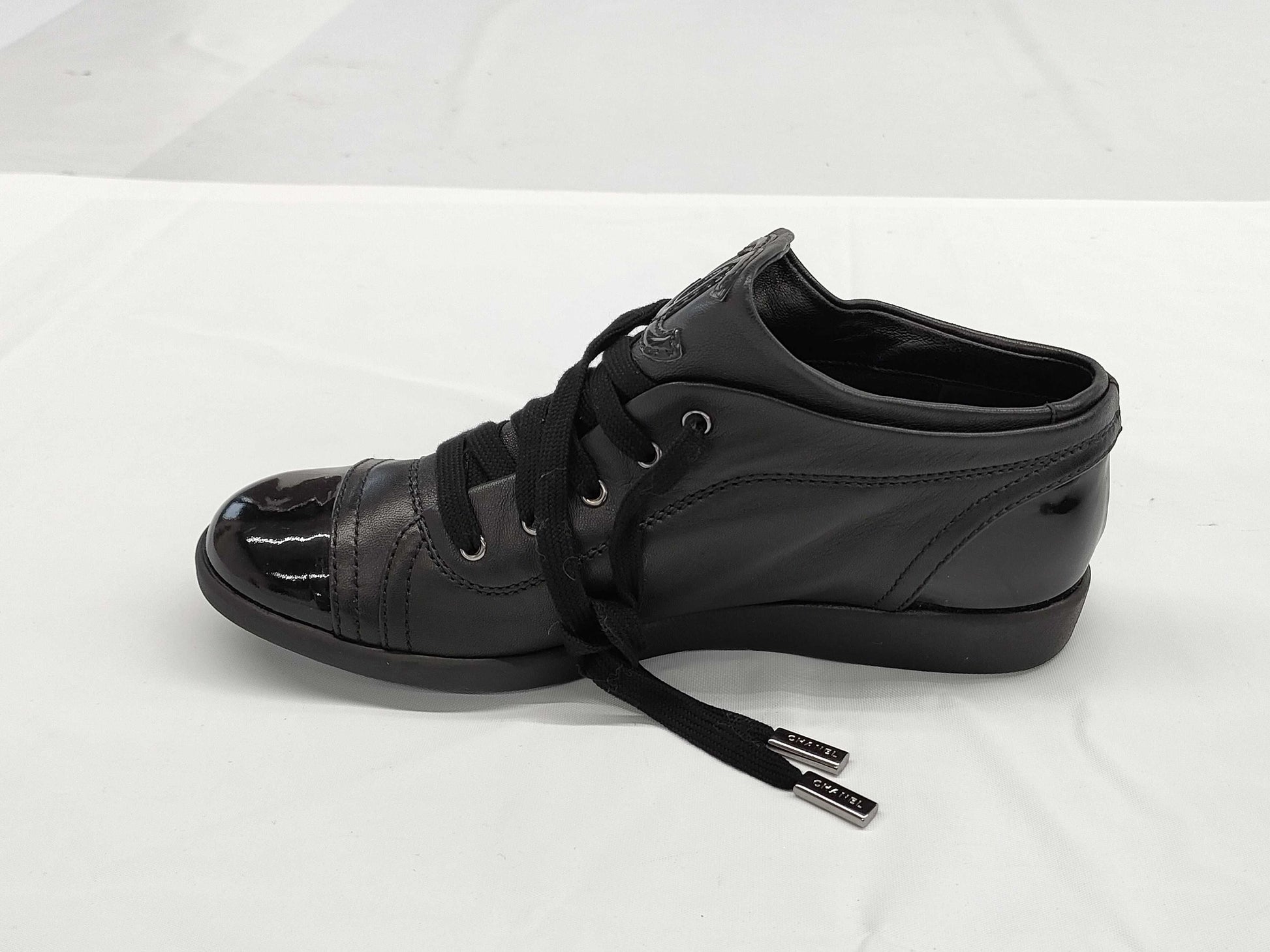 CHANEL Women's Shoes Size 38 Sneakers