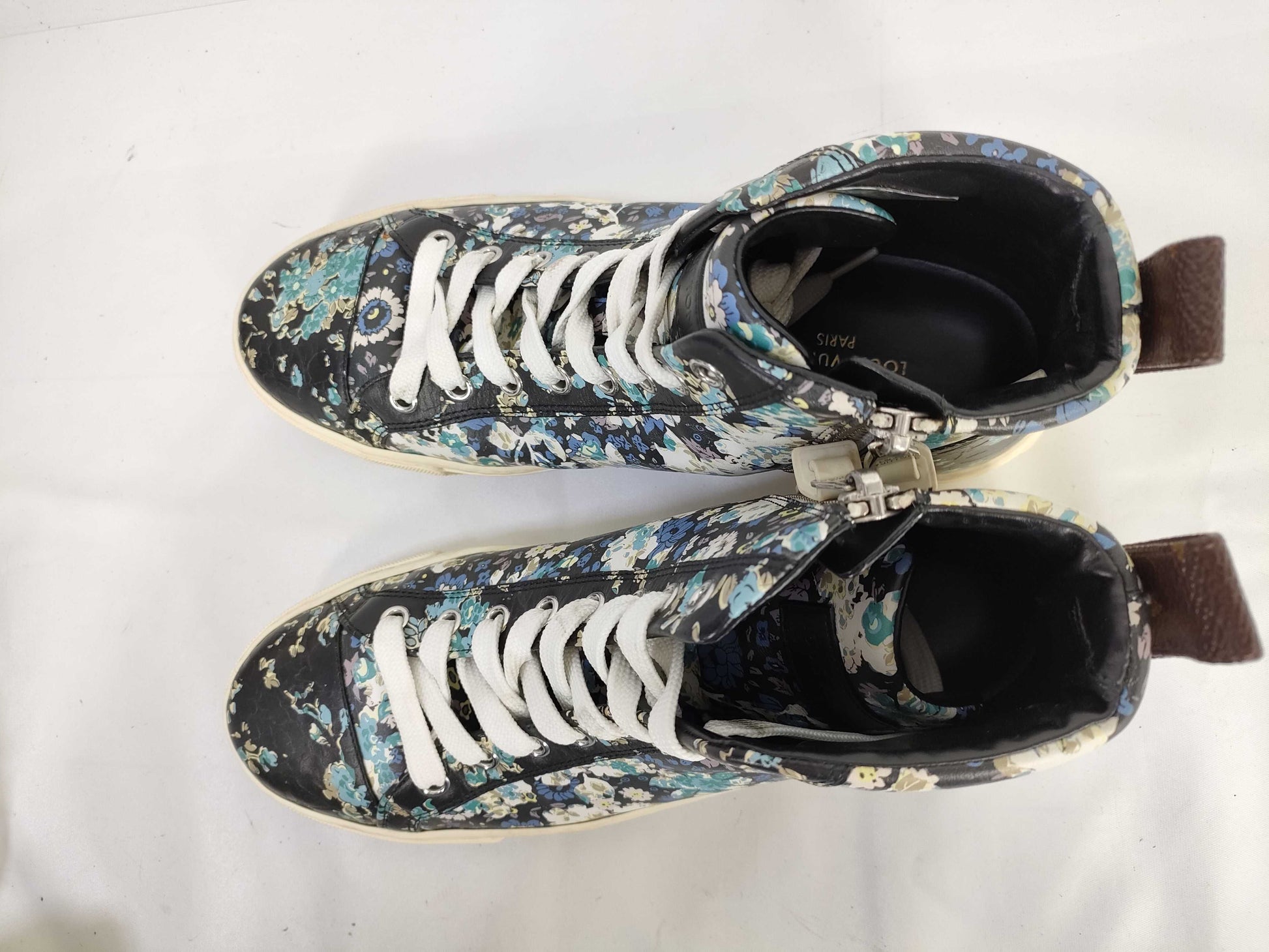 LOUIS VUITTON Louis Vuitton Women's Shoes Size 37 Sneakers
