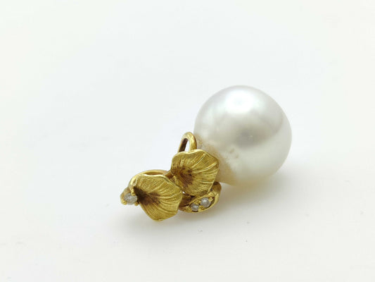 Semi-round pearl, diameter approximately 13.9mm, D0.04ct, 18K gold, 5.8g, pendant top 