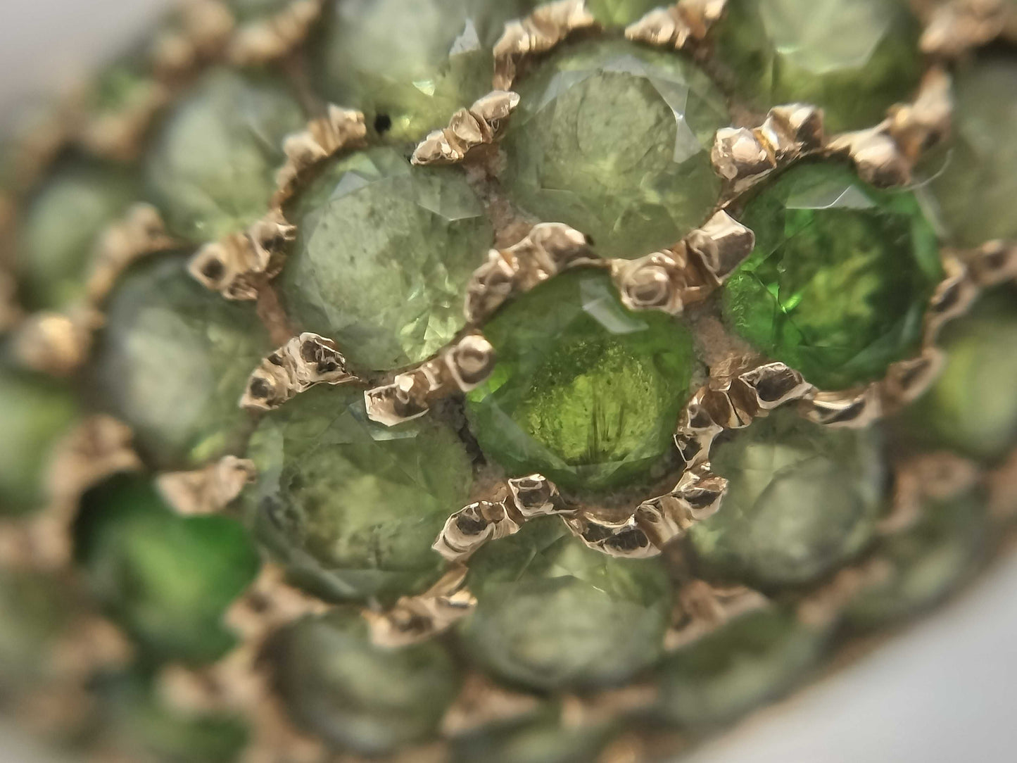 2.59ct colored stone ring in 18K gold 