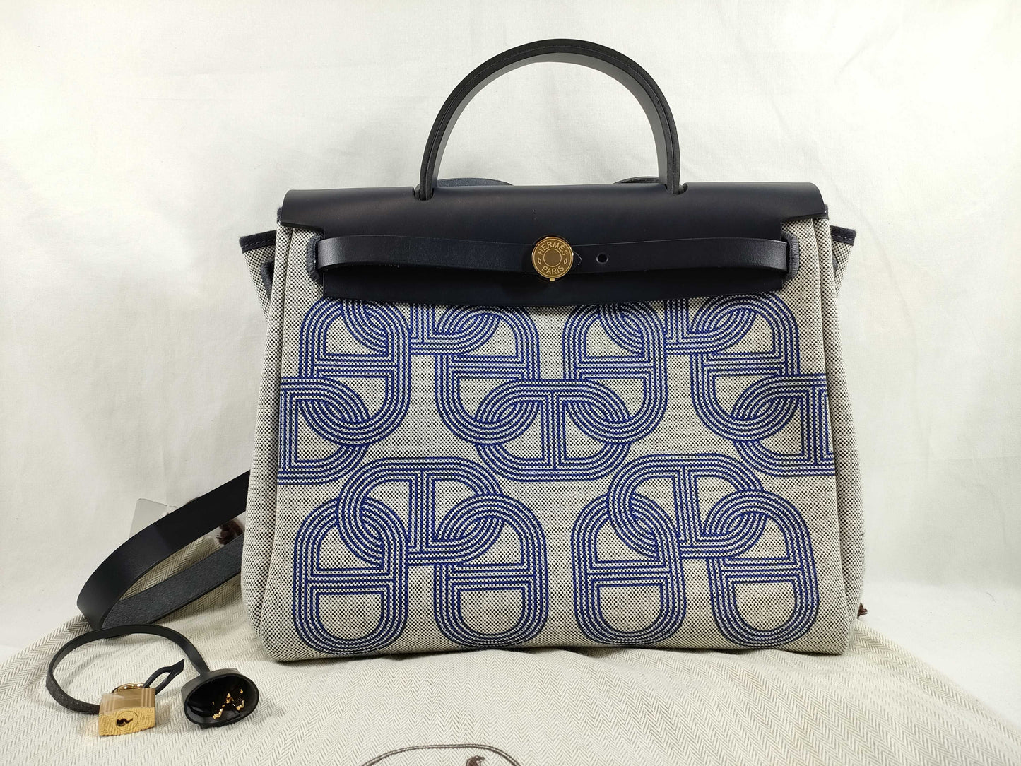 HERMES Airbag Zip PM, Light Gray/Navy, Toile H/Vache Hunter, U Stamp, Shoulder Bag