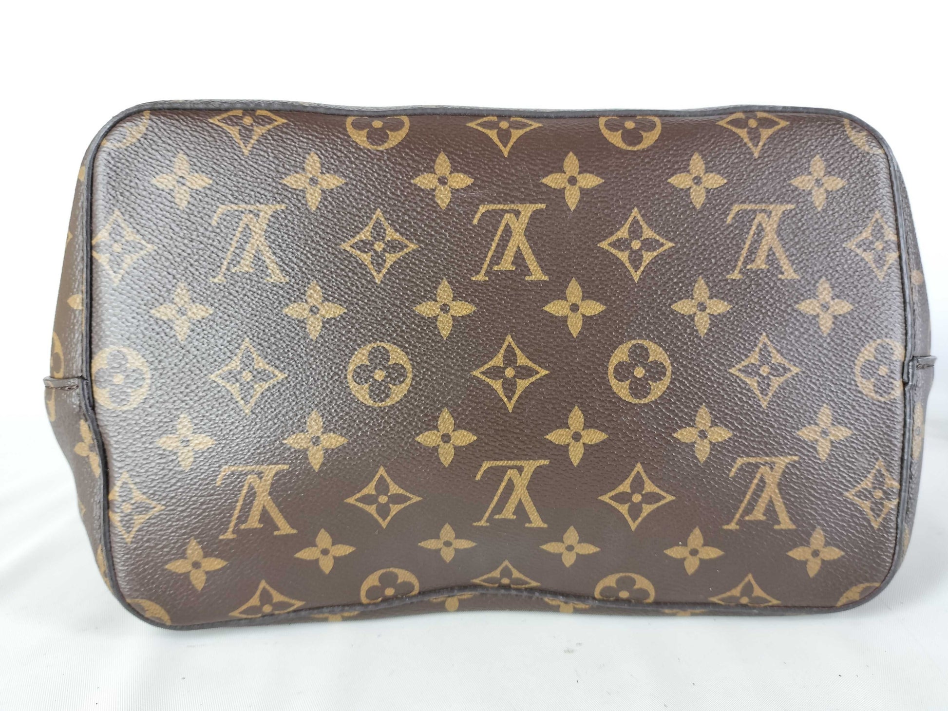 LOUIS VUITTON Monogram NeoNoe Shoulder Bag
